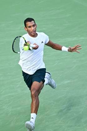 (251010) -- SHANGHAI, Oct. 10, 2025 -- Felix Auger-Aliassime of Canada hits a return to Arthur Rinderknech of France during the men s singles quarterfinal at the ATP, Tennis Herren World Tour Shanghai Masters tennis tournament in Shanghai, east China, Oct. 10, 2025. ) (SP)CHINA-SHANGHAI-TENNIS-ATP TOUR-SHANGHAI MASTERS-MEN S SINGLES (CN) ChenxHaoming 