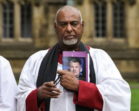 Ricky Hatton Funeral procession The Bishop holds the oder of service book with a picture of Ricky Hatton on the front during Ricky Hatton Funeral at Manchester Cathedral, Manchester, United Kingdom, 10th October 2025 (Photo by Mark Cosgrove News Images) Manchester Manchester Cathedral Greater Manchester United, ManU Kingdom Copyright: xMarkxCosgrove NewsxImagesx