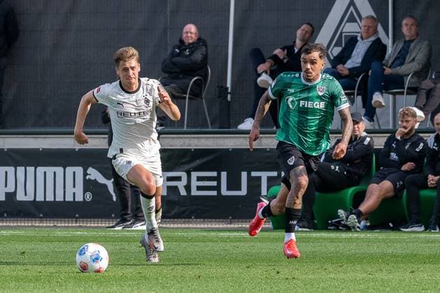 10 10 2025, Soccer friendly match, Borussia Moenchengladbach SC Preussen Muenster, season 2025 2026, Fohlenplatz at Borussia Park in Moenchengladbach duel between Moritz Nicolas Borussia Moenchengladbach, 33 and Oliver Batista Meier SC Preussen Muenster, 17 Photo Kirchner Media Thomas Haesler Copyright: xKirchner-Media ThomasxHaeslerx