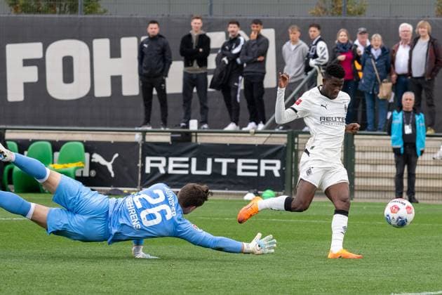 10 10 2025, Football friendly, Borussia Moenchengladbach SC Preussen Muenster, Season 2025 2026, Fohlenplatz at Borussia Park in Moenchengladbach Iaia Manco Danfa Borussia Moenchengladbach, 37 scores the goal to 3 1 Photo Kirchner Media Thomas Haesler Copyright: xKirchner-Media ThomasxHaeslerx