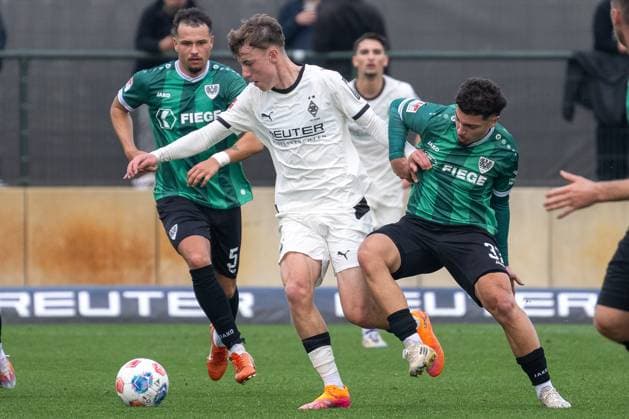 10 10 2025, Football friendly, Borussia Moenchengladbach SC Preussen Muenster, Season 2025 2026, Fohlenplatz at Borussia Park in Moenchengladbach duel between Yannick Michaelis Borussia Moenchengladbach, 41 and Leon Tasov SC Preussen Muenster, 37 Photo Kirchner Media Thomas Haesler Copyright: xKirchner-Media ThomasxHaeslerx