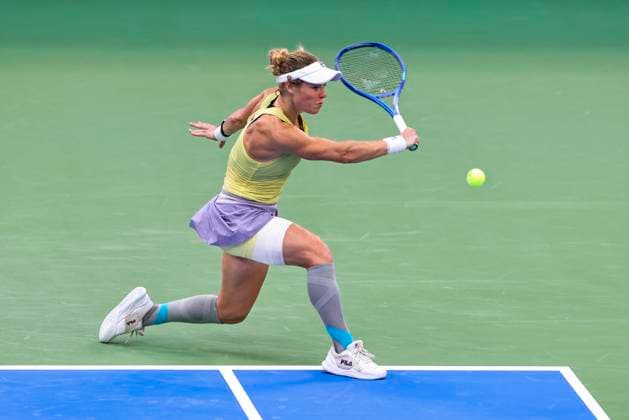 WUHAN, CHINA - OCTOBER 10: Laura Siegemund of Germany competes in the Women s Singles Quarterfinal match against Coco Gauff of the United States on day 7 of 2025 Wuhan Open at Optics Valley International Tennis Center on October 10, 2025 in Wuhan, Hubei Province of China.  Copyright: xVCGx 111596359991