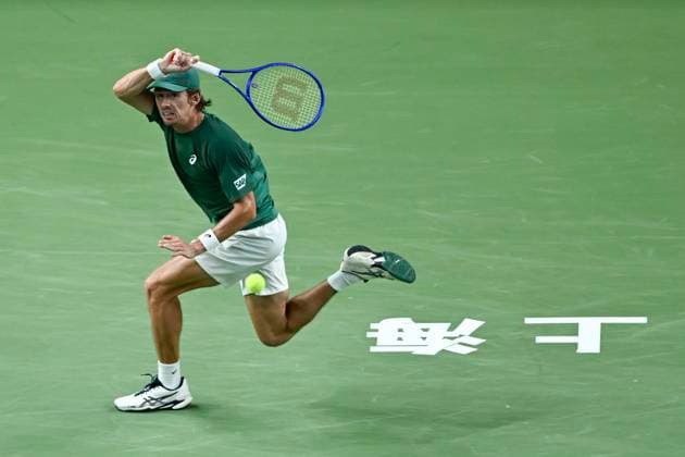 (251010) -- SHANGHAI, Oct. 10, 2025 -- Alex de Minaur hits a return during the men s singles quarterfinal between Daniil Medvedev of Russia and Alex de Minaur of Australia at the ATP, Tennis Herren World Tour Shanghai Masters tennis tournament in Shanghai, east China, Oct. 10, 2025. ) (SP)CHINA-SHANGHAI-TENNIS-ATP TOUR-SHANGHAI MASTERS-MEN S SINGLES (CN) ChenxHaoming 