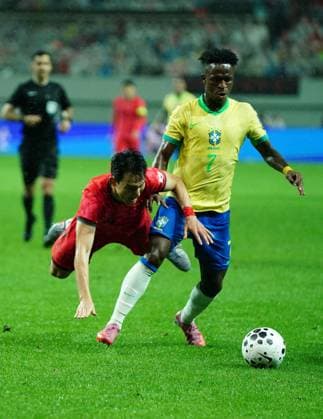 Friendly football match ( South Korea vs Brazil - 20251010 ) SEOUL, SOUTH KOREA, OCT 10: Vinicius Jr. of Brazil National Football Team during the friendly football match match between South Korea National Football Team and Brazil National Football Team at the Seoul World Cup Stadium in Seoul, South Korea on October 10, 2025. (Editorial Use Only) Seoul the Seoul World Cup Stadium South Korea 8230_285333 Copyright: xSeokyongxLee PentaxPressx