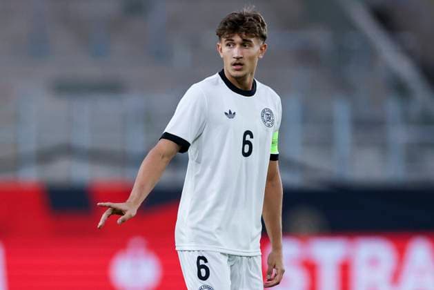 Tom Bischof (Germany) gestikuliert, UEFA Under21 Championship 2027 - Qualification Group F, Germany U21, U 21 vs Greece U21, ad hoc arena im Ernst-Abbe Sportfeld am 10. October 2025 in Jena, Deutschland. (Foto von Marco Steinbrenner DeFodi Images) Tom Bischof (Germany) gestures, UEFA Under21 Championship 2027 - Qualification Group F, Germany U21 vs Greece U21, ad hoc arena im Ernst-Abbe Sportfeld, October 10, 2025 in Jena, Germany. (Photo by Marco Steinbrenner DeFodi Images) Tom Bischof Germany gestures, UEFA Under21 Championship 2027 Qualification Group F, Germany U21 vs Greece U21, ad hoc arena at Ernst Abbe Sportfeld on October 10, 2025 in Jena, Germany Photo by Marco Steinbrenner DeFodi Images Tom Bischof Germany gestures, UEFA Under21 Championship 2027 Qualification Group F, Germany U21 vs Greece U21, ad hoc arena at Ernst Abbe Sportfeld, October 10, 2025 in Jena, Germany Photo by Marco Steinbrenner DeFodi Images