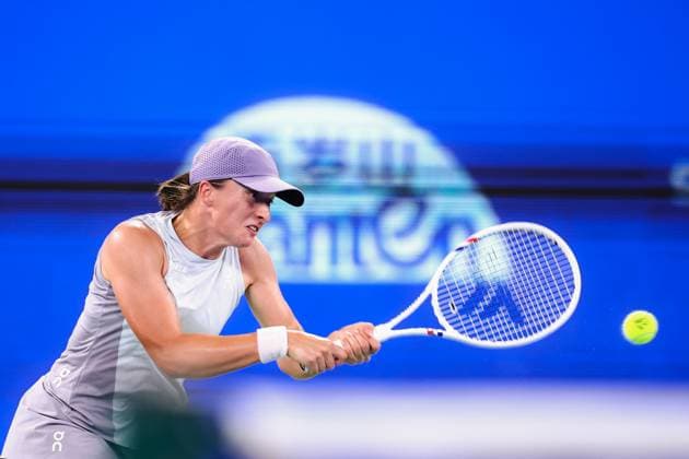 WUHAN, CHINA - OCTOBER 10: Iga Swiatek of Poland competes in the Women s Singles Quarterfinal match against Jasmine Paolini of Italy on day 7 of 2025 Wuhan Open at Optics Valley International Tennis Center on October 10, 2025 in Wuhan, Hubei Province of China.  Copyright: xVCGx 111596398589