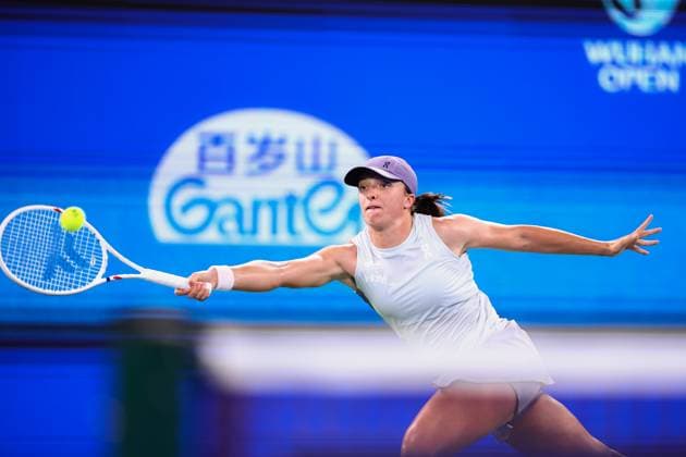 WUHAN, CHINA - OCTOBER 10: Iga Swiatek of Poland competes in the Women s Singles Quarterfinal match against Jasmine Paolini of Italy on day 7 of 2025 Wuhan Open at Optics Valley International Tennis Center on October 10, 2025 in Wuhan, Hubei Province of China.  Copyright: xVCGx 111596398587