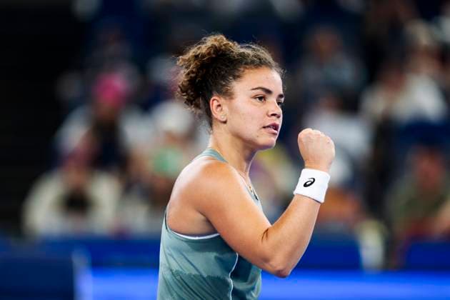WUHAN, CHINA - OCTOBER 10: Jasmine Paolini of Italy reacts in the Women s Singles Quarterfinal match against Iga Swiatek of Poland on day 7 of 2025 Wuhan Open at Optics Valley International Tennis Center on October 10, 2025 in Wuhan, Hubei Province of China.  Copyright: xVCGx 111596398409