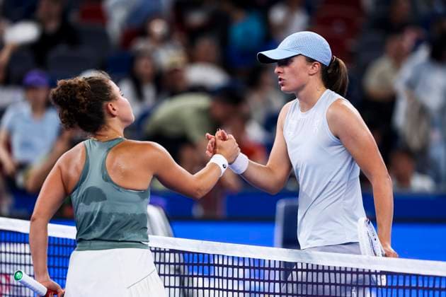 WUHAN, CHINA - OCTOBER 10: Jasmine Paolini of Italy high-fives Iga Swiatek of Poland after the Women s Singles Quarterfinal match on day 7 of 2025 Wuhan Open at Optics Valley International Tennis Center on October 10, 2025 in Wuhan, Hubei Province of China.  Copyright: xVCGx 111596398418