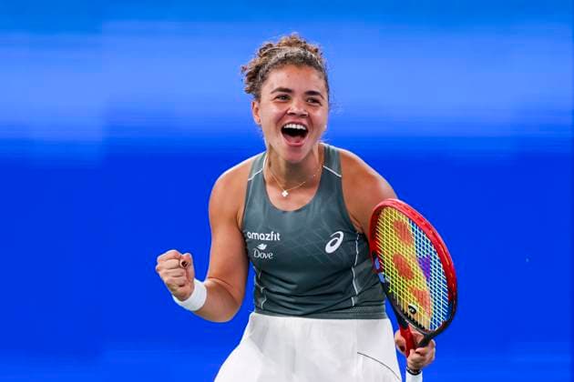 WUHAN, CHINA - OCTOBER 10: Jasmine Paolini of Italy reacts after the Women s Singles Quarterfinal match against Iga Swiatek of Poland on day 7 of 2025 Wuhan Open at Optics Valley International Tennis Center on October 10, 2025 in Wuhan, Hubei Province of China.  Copyright: xVCGx 111596398458