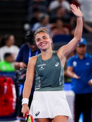 WUHAN, CHINA - OCTOBER 10: Jasmine Paolini of Italy reacts after the Women s Singles Quarterfinal match against Iga Swiatek of Poland on day 7 of 2025 Wuhan Open at Optics Valley International Tennis Center on October 10, 2025 in Wuhan, Hubei Province of China.  Copyright: xVCGx 111596398470