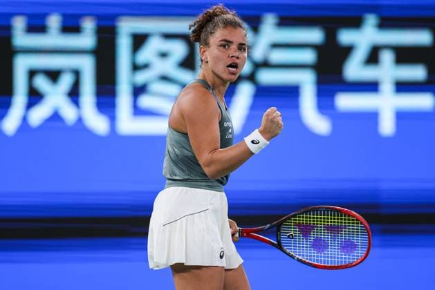 WUHAN, CHINA - OCTOBER 10: Jasmine Paolini of Italy reacts in the Women s Singles Quarterfinal match against Iga Swiatek of Poland on day 7 of 2025 Wuhan Open at Optics Valley International Tennis Center on October 10, 2025 in Wuhan, Hubei Province of China.  Copyright: xVCGx 111596398487