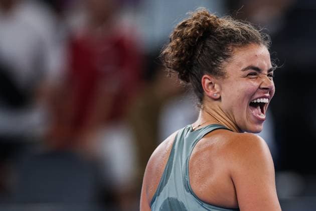 WUHAN, CHINA - OCTOBER 10: Jasmine Paolini of Italy reacts in the Women s Singles Quarterfinal match against Iga Swiatek of Poland on day 7 of 2025 Wuhan Open at Optics Valley International Tennis Center on October 10, 2025 in Wuhan, Hubei Province of China.  Copyright: xVCGx 111596398491