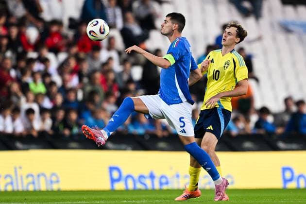 251010 Luca Lipani of Italy and Williot Swedberg of Sweden during the UEFA Under 21 qualifier football match between Italy and Sweden on October 10, 2025 in Cesena Photo Matteo Gribaudi BILDBYRAN kod XY XY0079 fotboll football soccer fotball u21 em em uefa under 21 championship european championship italien italy italia sverige sweden bbeng  Copyright: MatteoxGribaudi BB251010BB461