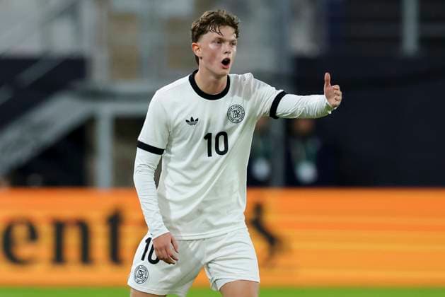 Paul Wanner (Germany) gestikuliert, UEFA Under21 Championship 2027 - Qualification Group F, Germany U21, U 21 vs Greece U21, ad hoc arena im Ernst-Abbe Sportfeld am 10. October 2025 in Jena, Deutschland. (Foto von Marco Steinbrenner DeFodi Images) Paul Wanner (Germany) gestures, UEFA Under21 Championship 2027 - Qualification Group F, Germany U21 vs Greece U21, ad hoc arena im Ernst-Abbe Sportfeld, October 10, 2025 in Jena, Germany. (Photo by Marco Steinbrenner DeFodi Images) Paul Wanner Germany gestures, UEFA Under21 Championship 2027 Qualification Group F, Germany U21 vs Greece U21, ad hoc arena at Ernst Abbe Sportfeld on October 10, 2025 in Jena, Germany Photo by Marco Steinbrenner DeFodi Images Paul Wanner Germany gestures, UEFA Under21 Championship 2027 Qualification Group F, Germany U21 vs Greece U21, ad hoc arena at Ernst Abbe Sportfeld, October 10, 2025 in Jena, Germany Photo by Marco Steinbrenner DeFodi Images