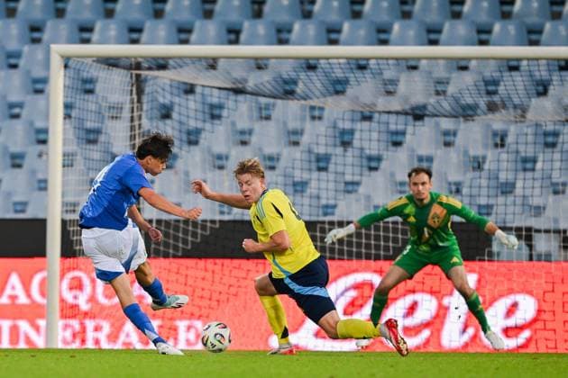 251010 Niccolo Pisilli of Italy scores the 1 0 goal against Nils Zätterström and goalkeeper Elis Bishesari of Sweden during the UEFA Under 21 qualifier football match between Italy and Sweden on October 10, 2025 in Cesena Photo Matteo Gribaudi BILDBYRAN kod XY XY0079 fotboll football soccer fotball u21 em em uefa under 21 championship european championship italien italy italia sverige sweden bbeng  Copyright: MatteoxGribaudi BB251010BB467