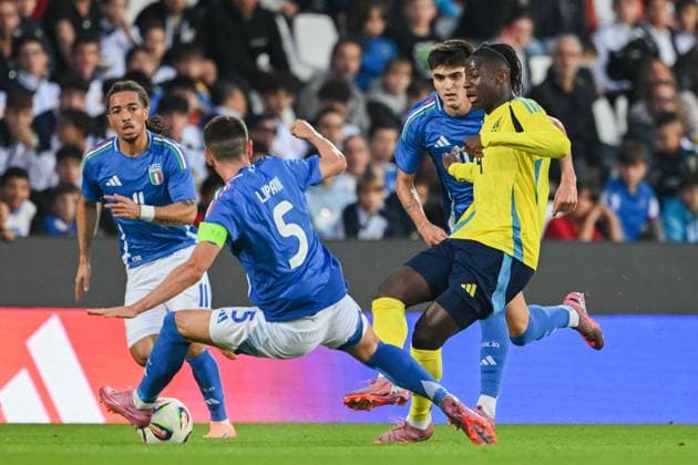 251010 Alieu Njie of Sweden and Luca Lipani of Italy during the UEFA Under 21 qualifier football match between Italy and Sweden on October 10, 2025 in Cesena Photo Matteo Gribaudi BILDBYRAN kod XY XY0079 fotboll football soccer fotball u21 em em uefa under 21 championship european championship italien italy italia sverige sweden bbeng  Copyright: MatteoxGribaudi BB251010BB469