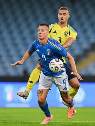 251010 Francesco Camarda of Italy and Elison Makolli of Sweden during the UEFA Under 21 qualifier football match between Italy and Sweden on October 10, 2025 in Cesena Photo Matteo Gribaudi BILDBYRAN kod XY XY0079 fotboll football soccer fotball u21 em em uefa under 21 championship european championship italien italy italia sverige sweden bbeng  Copyright: MatteoxGribaudi BB251010BB471