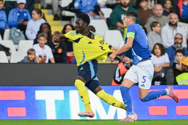 251010 Genesis Antwi of Sweden and Luca Lipani of Italy during the UEFA Under 21 qualifier football match between Italy and Sweden on October 10, 2025 in Cesena Photo Matteo Gribaudi BILDBYRAN kod XY XY0079 fotboll football soccer fotball u21 em em uefa under 21 championship european championship italien italy italia sverige sweden bbeng  Copyright: MatteoxGribaudi BB251010BB474