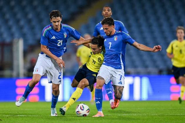 251010 Amin Boudri of Sweden against Niccolo Pisilli and Luigi Cherubini of Italy during the UEFA Under 21 qualifier football match between Italy and Sweden on October 10, 2025 in Cesena Photo Matteo Gribaudi BILDBYRAN kod XY XY0079 fotboll football soccer fotball u21 em em uefa under 21 championship european championship italien italy italia sverige sweden bbeng  Copyright: MatteoxGribaudi BB251010BB476