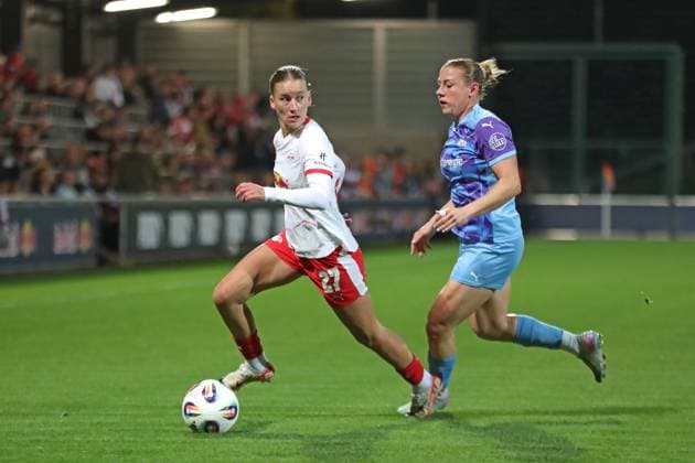 Google Pixel Frauen-Bundesliga, RB Leipzig - SGS Essen; 10.10.2025 Marlene Müller (27, RB Leipzig) vor Ramona Maier (9, SGS Essen). Fußball, Google Pixel Frauen-Bundesliga, Saison 2025 2026, 6. Spieltag: RB Leipzig vs. SGS Essen am 10.10.2025, Trainingszentrum Cottaweg, Leipzig. DFB REGULATIONS PROHIBIT ANY USE OF PHOTOGRAPHS AS IMAGE SEQUENCES AND OR QUASI-VIDEO. Copyright: xBEAUTIFULxSPORTS JanxKaeferx