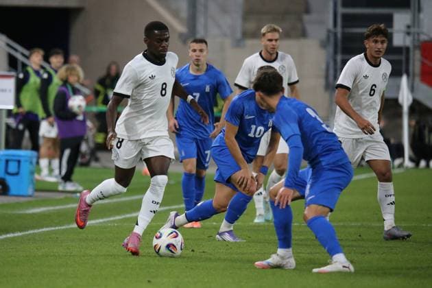 10 10 2025, xmohx, Football U 21 European Championship Qualification, Germany Greece v l Noel Aseko German National Football Team DFB U21 Dimitrios Kaloskamis Greece U21 duel, action, action, battle for the ball Tom Bischof German National Football Team DFB U21 DFL DFB REGULATIONS PROHIBIT ANY USE OF PHOTOGRAPHS as IMAGE SEQUENCES and or QUASI VIDEO Jena