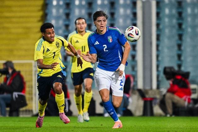 251010 Momodou Sonko of Sweden and Marco Palestra of Italy during the UEFA Under 21 qualifier football match between Italy and Sweden on October 10, 2025 in Cesena Photo Matteo Gribaudi BILDBYRAN kod XY XY0079 fotboll football soccer fotball u21 em em uefa under 21 championship european championship italien italy italia sverige sweden bbeng  Copyright: MatteoxGribaudi BB251010BB490