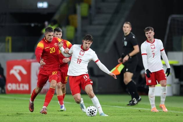 KATOWICE 10.10.2025 MECZ ELIMINACJE MLODZIEZOWYCH MISTRZOSTW EUROPY U21, U 21 GRUPA E: POLSKA - CZARNOGORA --- UEFA EUROPEAN UNDER-21 CHAMPIONSHIP 2027 QUALIFYING ROUND FOOTBALL GROUP E MATCH: POLAND - MONTENEGRO LAZAR KNEZEVIC MARCEL KRAJEWSKI FOT. PIOTR KUCZA FOTOPYK NEWSPIX.PL --- newspix.pl POLAND OUT! 