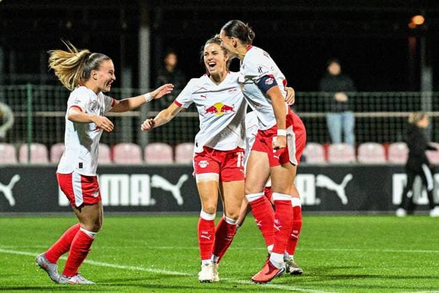 Soccer I Women I Season 2025 2026 I Bundesliga I Matchday 6 I RB Leipzig SGS Essen I 10 10 2025 Goal celebration Annabel Schasching 16, Rasenballsport Leipzig , Sandra Starke 13, Rasenballsport Leipzig and goal scorer Giovanna Hoffmann 7, Rasenballsport Leipzig v l n r Leipzig RB Training Center, Cottaweg 7 Saxony Germany Copyright: xLobeca InesxHähnelx