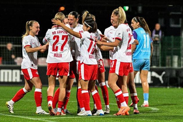 Soccer I Women I Season 2025 2026 I Bundesliga I Matchday 6 I RB Leipzig SGS Essen I 10 10 2025 Goal celebration Giovanna Hoffmann 7, Rasenballsport Leipzig 3 v l with her team Leipzig RB Training Center, Cottaweg 7 Saxony Germany Copyright: xLobeca InesxHähnelx