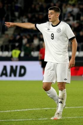 10 10 2025, xmohx, Football U 21 European Championship Qualification, Germany Greece v l Nicolo Tresoldi German Football National Team DFB U21 gives instructions, gesticulates, gesticulate with arms gives instructions, gesticulate DFL DFB REGULATIONS PROHIBIT ANY USE OF PHOTOGRAPHS as IMAGE SEQUENCES and or QUASI VIDEO Jena
