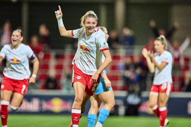 10 10 2025, GER, Womens soccer, BL, 2025 2026, RB Leipzig SGS Essen Julia Landenberger 21, RB Leipzig , Cheering after goal Leipzig Training center of the Red Bull Saxony Germany