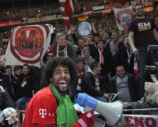 Hertha BSC vs FC Bayern Munich BERLIN, GERMANY - MARCH 25: Dante of Bayern Munich celebrates with fans after winning the German Bundesliga soccer match between Hertha BSC and FC Bayern Munich at Olympiastadion on March 25, 2014 in Berlin, Germany. Berlin Germany. Editorial use only. Please get in touch for any other usage.  Copyright: x2025xAnadoluxDagmarxKielhornx