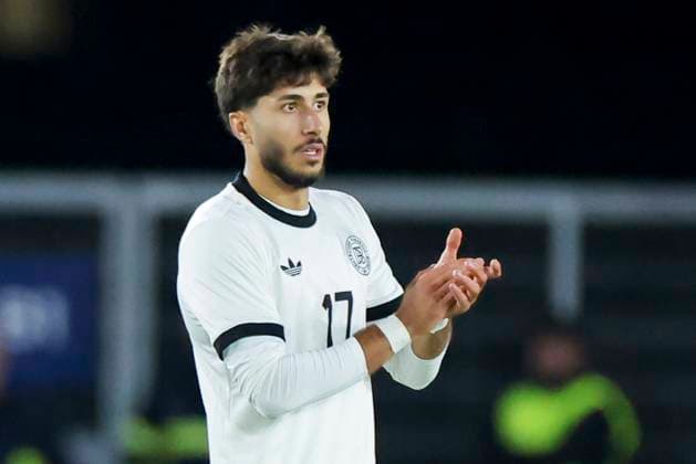 Muhammed Damar (Germany) bejubelt seinen Treffer zum 1:2, UEFA Under21 Championship 2027 - Qualification Group F, Germany U21, U 21 vs Greece U21, ad hoc arena im Ernst-Abbe Sportfeld am 10. October 2025 in Jena, Deutschland. (Foto von Marco Steinbrenner DeFodi Images) Muhammed Damar (Germany) celebrates after scoring his teams first goal, UEFA Under21 Championship 2027 - Qualification Group F, Germany U21 vs Greece U21, ad hoc arena im Ernst-Abbe Sportfeld, October 10, 2025 in Jena, Germany. (Photo by Marco Steinbrenner DeFodi Images) Muhammed Damar Germany celebrates his goal for 1 2, UEFA Under21 Championship 2027 Qualification Group F, Germany U21 vs Greece U21, ad hoc arena at Ernst Abbe Sportfeld, October 10, 2025 in Jena, Germany Photo by Marco Steinbrenner DeFodi Images Muhammed Damar Germany celebrates after scoring his teams first goal, UEFA Under21 Championship 2027 Qualification Group F, Germany U21 vs Greece U21, ad hoc arena at Ernst Abbe Sportfeld, October 10, 2025 in Jena, Germany Photo by Marco Steinbrenner DeFodi Images