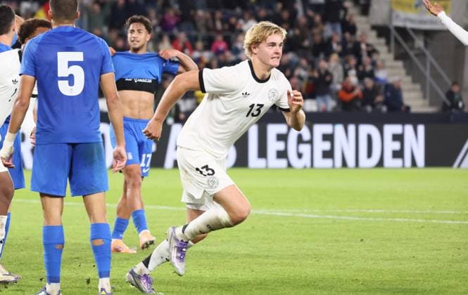 Germany Greece U21 European Championship Qualification Jena, 10 10 2025, Ernst Abbe Sportfeld, Fußball, Länderspiel , U 21 Junioren EM Qualifikation , Deutschland vs Griechenland , Im Bild Tor für Deutschland Tom Alexander Rothe 13, Deutschland trifft perKopf zum 2 2 und jubelt , Nur für journalistische Zwecke For editorial use only DFB UEFA regulations prohibit any use of photographs as image sequences and or quasi video , Picture Point
