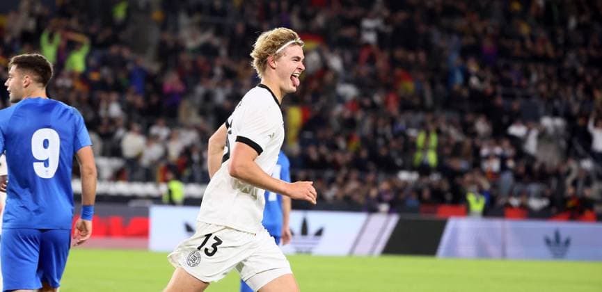 Germany Greece U21 European Championship Qualification Jena, 10 10 2025, Ernst Abbe Sportfeld, Fußball, Länderspiel , U 21 Junioren EM Qualifikation , Deutschland vs Griechenland , Im Bild Tor für Deutschland Tom Alexander Rothe 13, Deutschland trifft perKopf zum 2 2 und jubelt , Nur für journalistische Zwecke For editorial use only DFB UEFA regulations prohibit any use of photographs as image sequences and or quasi video , Picture Point