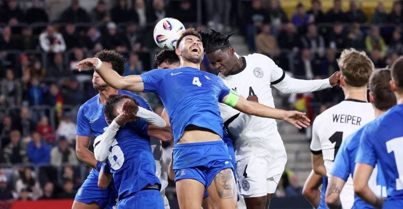 Germany Greece U21 European Championship Qualification Jena, 10 10 2025, Ernst Abbe Sportfeld, Fußball, Länderspiel , U 21 Junioren EM Qualifikation , Deutschland vs Griechenland , Im Bild von links Alexios Kalogeropoulos 4, Griechenland , Hendry Blank 4, Deutschland , Nur für journalistische Zwecke For editorial use only DFB UEFA regulations prohibit any use of photographs as image sequences and or quasi video , Picture Point