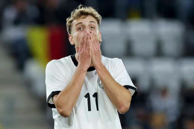 Nelson Weiper (Germany) schaut enttaeuscht, UEFA Under21 Championship 2027 - Qualification Group F, Germany U21, U 21 vs Greece U21, ad hoc arena im Ernst-Abbe Sportfeld am 10. October 2025 in Jena, Deutschland. (Foto von Marco Steinbrenner DeFodi Images) Nelson Weiper (Germany) looks dejected, UEFA Under21 Championship 2027 - Qualification Group F, Germany U21 vs Greece U21, ad hoc arena im Ernst-Abbe Sportfeld, October 10, 2025 in Jena, Germany. (Photo by Marco Steinbrenner DeFodi Images) Nelson Weiper Germany looks dejected, UEFA Under21 Championship 2027 Qualification Group F, Germany U21 vs Greece U21, ad hoc arena at Ernst Abbe Sportfeld on October 10, 2025 in Jena, Germany Photo by Marco Steinbrenner DeFodi Images Nelson Weiper Germany looks dejected, UEFA Under21 Championship 2027 Qualification Group F, Germany U21 vs Greece U21, ad hoc arena at Ernst Abbe Sportfeld, October 10, 2025 in Jena, Germany Photo by Marco Steinbrenner DeFodi Images
