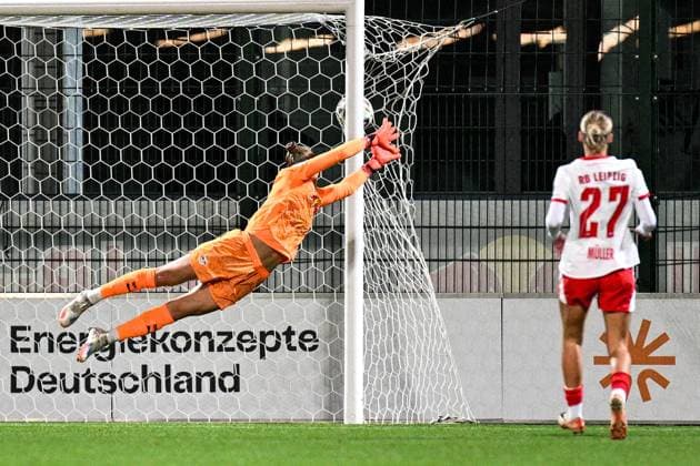 Soccer I Women I Season 2025 2026 I Bundesliga I Matchday 6 I RB Leipzig SGS Essen I 10 10 2025 Elvira Johanna Herzog 1, Rasenballsport Leipzig directs the ball to the outside of the net with a save Leipzig RB Training Center, Cottaweg 7 Saxony Germany Copyright: xLobeca InesxHähnelx