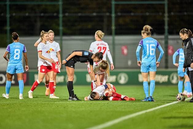 10 10 2025, GER, Womens Soccer, BL, 2025 2026, RB Leipzig SGS Essen Giovanna Hoffmann 7, RB Leipzig , injured on the ground Leipzig Training Center of the Red Bull Saxony Germany