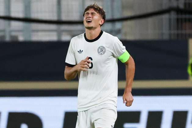 Tom Bischof (Germany) schaut enttaeuscht, UEFA Under21 Championship 2027 - Qualification Group F, Germany U21, U 21 vs Greece U21, ad hoc arena im Ernst-Abbe Sportfeld am 10. October 2025 in Jena, Deutschland. (Foto von Marco Steinbrenner DeFodi Images) Tom Bischof (Germany) looks dejected, UEFA Under21 Championship 2027 - Qualification Group F, Germany U21 vs Greece U21, ad hoc arena im Ernst-Abbe Sportfeld, October 10, 2025 in Jena, Germany. (Photo by Marco Steinbrenner DeFodi Images) Tom Bischof Germany looks dejected, UEFA Under21 Championship 2027 Qualification Group F, Germany U21 vs Greece U21, ad hoc arena at Ernst Abbe Sportfeld on October 10, 2025 in Jena, Germany Photo by Marco Steinbrenner DeFodi Images Tom Bischof Germany looks dejected, UEFA Under21 Championship 2027 Qualification Group F, Germany U21 vs Greece U21, ad hoc arena at Ernst Abbe Sportfeld, October 10, 2025 in Jena, Germany Photo by Marco Steinbrenner DeFodi Images