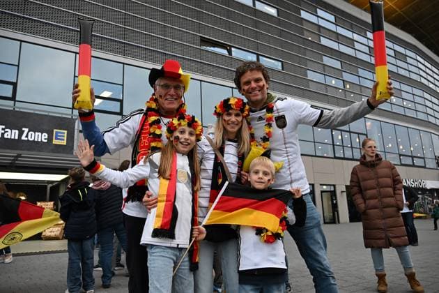 10 10 2025, xsltx, Football World Cup Qualification 2026, Germany Luxembourg v l emotions, fans, atmosphere, flags, logo, German flag, black red gold, DFL DFB REGULATIONS PROHIBIT ANY USE OF PHOTOGRAPHS as IMAGE SEQUENCES and or QUASI VIDEO Sinsheim