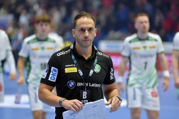 Raul Alonso Coach SC DHfK Leipzig disappointed, frustrated, emotion, Staffan Peter SC DHfK Leipzig 18 , Tomas Piroch SC DHfK Leipzig 7 R , GER, MT Melsungen SC DHfK Leipzig, Handball, 1 Bundesliga, Matchday 8, Season 2025 2026, 10 10 2025, GER, MT Melsungen SC DHfK Leipzig, Handball, 1 Bundesliga, Matchday 8, Season 2025 2026, 10 10 2025 Kassel Copyright: xEibner-Pressefotox xRolandxSippex EP_RSL