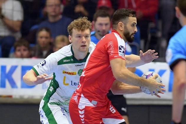 Mohamed Amine Darmoul MT Melsungen 71 on the ball , Tim Maximilian Hertzfeld SC DHfK Leipzig 72 L , GER, MT Melsungen SC DHfK Leipzig, Handball, 1 Bundesliga, Matchday 8, Season 2025 2026, 10 10 2025, GER, MT Melsungen SC DHfK Leipzig, Handball, 1 Bundesliga, Matchday 8, Season 2025 2026, 10 10 2025 Kassel Copyright: xEibner-Pressefotox xRolandxSippex EP_RSL