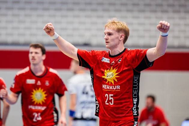 Henri Pabst TuS N Luebbecke, 25 cheers GER, TuS N Luebbecke vs VfL Luebeck Schwartau, Handball, 2 Bundesliga, Matchday 7, Season 2025 2026, 10 10 2025 GER, TuS N Luebbecke vs VfL Luebeck Schwartau, Handball, 2 Bundesliga, Matchday 7, Season 2025 2026, 10 10 2025 Luebbecke Copyright: xEibner-Pressefoto JanxRollingerx EP_JSK
