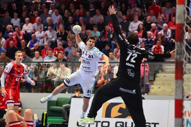 Goal throw by Alexander Pfeifer Bietigheim TuS Ferndorf vs SG BBM Bietigheim, Handball, 2 Bundesliga, 10 10 2025 TuS Ferndorf vs SG BBM Bietigheim, Handball, 2 Bundesliga, 10 10 2025 Kreuztal Copyright: xEibner-Pressefotox EP_RWS