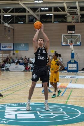 Brandton Dean Chatfield Nuernberg Falcons, 33 , GER, Bozic Estriche Knights Kirchheim vs Nuernberg Falcons BC, BARMER 2 Basketball Bundesliga, 03 Matchday, Season 2025 2026, 10 10 2025 GER, Bozic Estriche Knights Kirchheim vs Nuernberg Falcons BC, BARMER 2 Basketball Bundesliga, 03 Matchday, Season 2025 2026, 10 10 2025 Kirchheim an der Teck Copyright: xEibner-Pressefoto NinaxSanderx EP_NSR