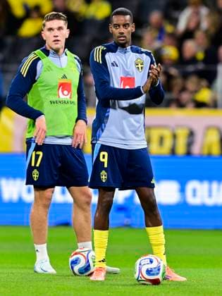 STOCKHOLM, SWEDEN 20251010 Sweden s Viktor Gyökeres and Alexander Isak warms up before Friday s World Cup qualifying soccer match between Sweden and Switzerland at Strawberry arena, October 10, 2025 in Stockholm, Sweden. STOCKHOLM SWEDEN x10030x  Copyright: xJonasxEkströmer TTx WORLD CUP QUALIFYING SWEDEN-SWITZERLAND