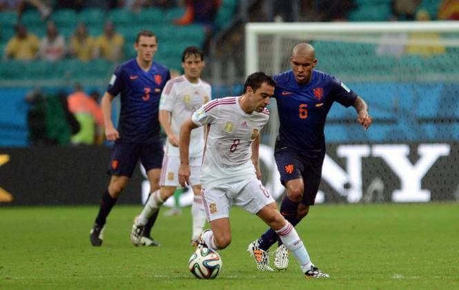 Spain v Netherlands: Group B - 2014 FIFA World Cup, WM, Weltmeisterschaft, Fussball Brazil SALVADOR, BRAZIL - JUNE 13: Xavi Hernandez (L) of Spain in action against De Jong (R) of Netherlands during the 2014 FIFA World Cup Brazil Group B match between Spain and Netherlands at Arena Fonte Nova stadium in Salvador, Brazil on June 13, 2014. El Salvador World. Editorial use only. Please get in touch for any other usage.  Copyright: x2025xAnadoluxÄ°brahimxHalilxYakutx