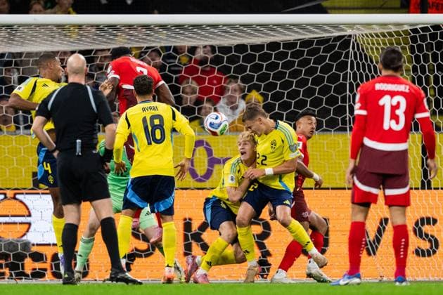 251010 Breel Embolo of Switzerland, Lucas Bergvall and Gustaf Lagerbielke of Sweden during the FIFA World Cup Qualifier football match between Sweden and Switzerland on October 10, 2025 in Stockholm Photo Joel Marklund BILDBYRAN kod JM JM0740 bbeng fotboll football soccer fotball vm kval kval fifa world cup qualifier qualifier qualification sverige sweden sverige a schweiz switzerlandbbauto sverige sweden  Copyright: JOELxMARKLUND BB251010JM006